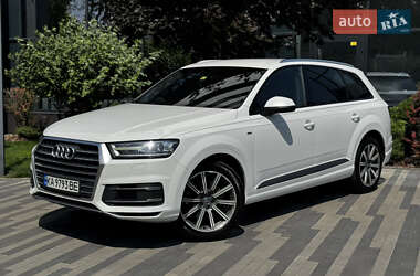 Позашляховик / Кросовер Audi Q7 2017 в 