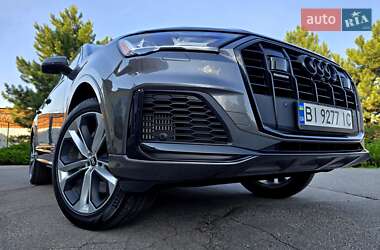 Позашляховик / Кросовер Audi Q7 2020 в 