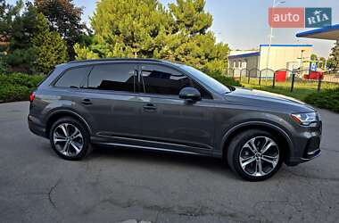 Позашляховик / Кросовер Audi Q7 2020 в 