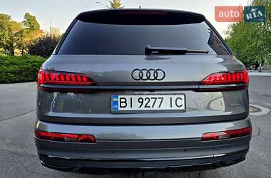 Позашляховик / Кросовер Audi Q7 2020 в 