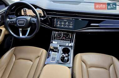 Позашляховик / Кросовер Audi Q7 2020 в 