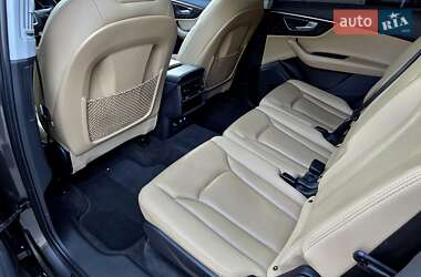 Позашляховик / Кросовер Audi Q7 2020 в 
