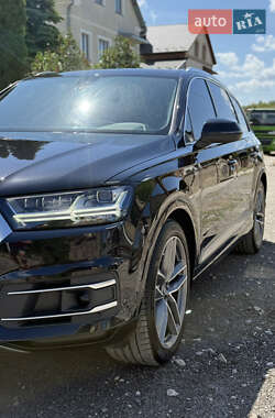 Внедорожник / Кроссовер Audi Q7 2017 в 