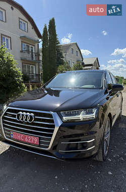 Внедорожник / Кроссовер Audi Q7 2017 в 