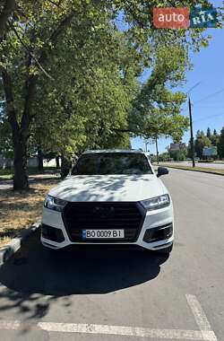 Позашляховик / Кросовер Audi Q7 2016 в 