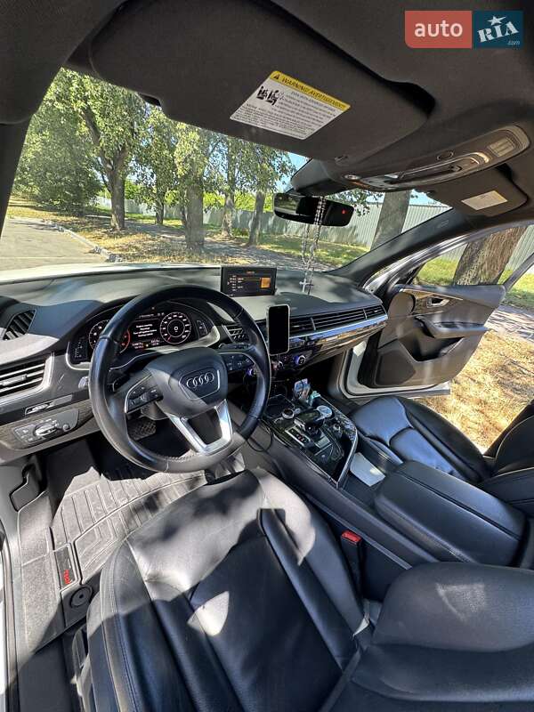 Позашляховик / Кросовер Audi Q7 2016 в Вінниці