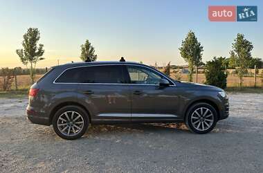 Позашляховик / Кросовер Audi Q7 2019 в 