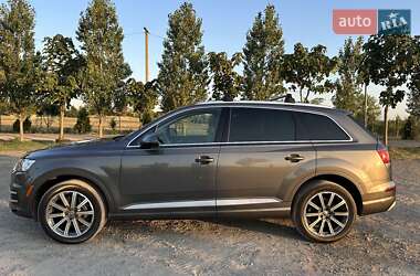 Позашляховик / Кросовер Audi Q7 2019 в 