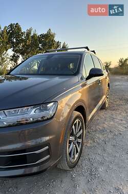 Позашляховик / Кросовер Audi Q7 2019 в 