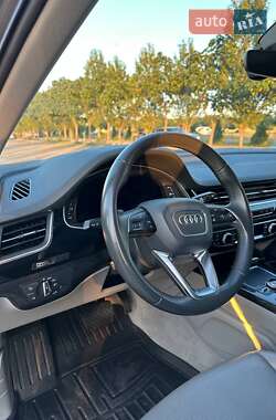 Позашляховик / Кросовер Audi Q7 2019 в 