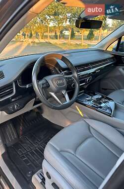 Позашляховик / Кросовер Audi Q7 2019 в 