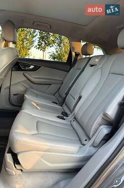 Позашляховик / Кросовер Audi Q7 2019 в 