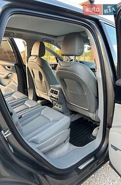 Позашляховик / Кросовер Audi Q7 2019 в 