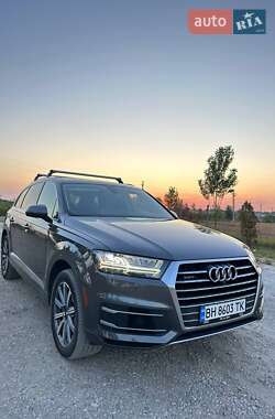 Позашляховик / Кросовер Audi Q7 2019 в 