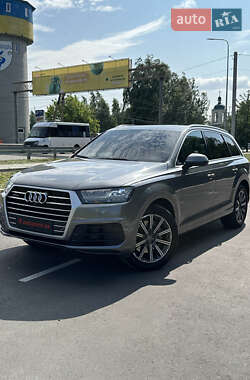Позашляховик / Кросовер Audi Q7 2016 в 