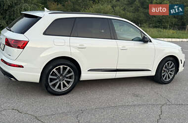 Внедорожник / Кроссовер Audi Q7 2016 в 