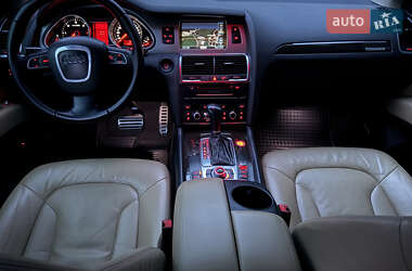 Внедорожник / Кроссовер Audi Q7 2010 в 