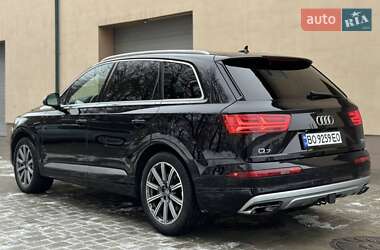 Позашляховик / Кросовер Audi Q7 2017 в 