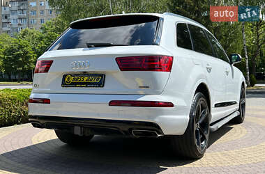 Позашляховик / Кросовер Audi Q7 2018 в 
