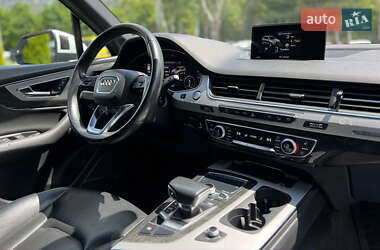 Позашляховик / Кросовер Audi Q7 2018 в 