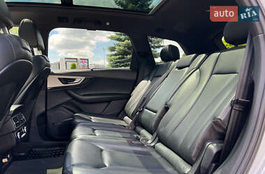 Позашляховик / Кросовер Audi Q7 2018 в 