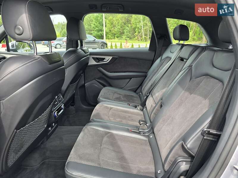 Позашляховик / Кросовер Audi Q7 2018 в Ковелі