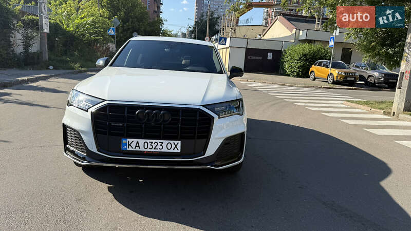 Внедорожник / Кроссовер Audi Q7 2022 в 