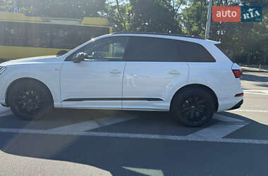 Внедорожник / Кроссовер Audi Q7 2022 в 
