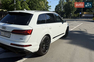 Внедорожник / Кроссовер Audi Q7 2022 в 