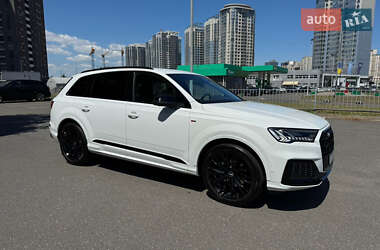 Внедорожник / Кроссовер Audi Q7 2022 в 