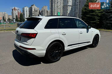 Внедорожник / Кроссовер Audi Q7 2022 в 