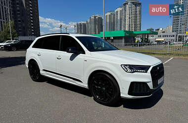 Внедорожник / Кроссовер Audi Q7 2022 в 