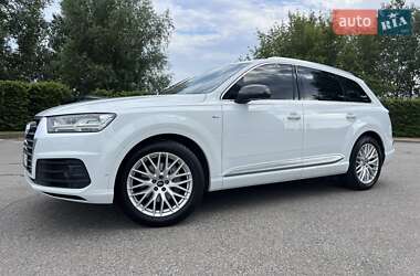 Внедорожник / Кроссовер Audi Q7 2018 в 