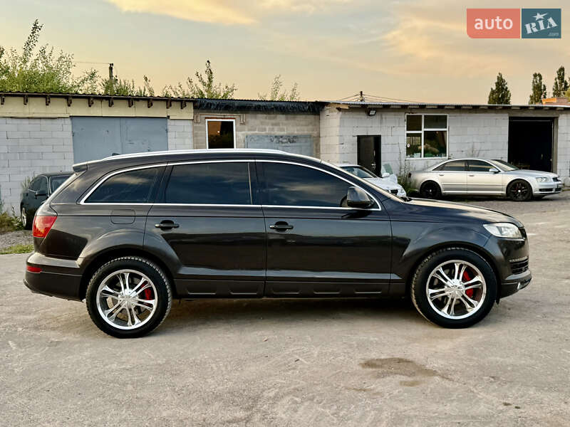 Позашляховик / Кросовер Audi Q7 2006 в Рівному