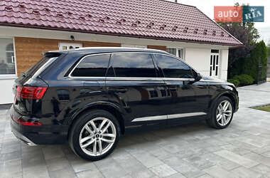 Позашляховик / Кросовер Audi Q7 2018 в 