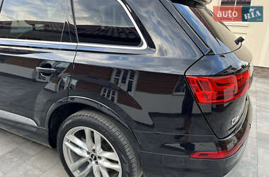 Позашляховик / Кросовер Audi Q7 2018 в 
