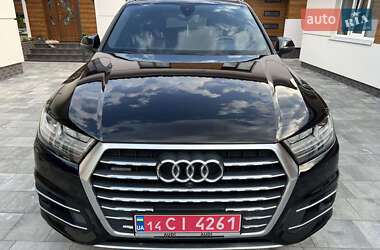 Позашляховик / Кросовер Audi Q7 2018 в 
