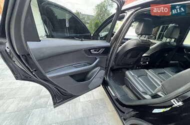Позашляховик / Кросовер Audi Q7 2018 в 