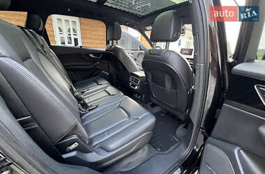 Позашляховик / Кросовер Audi Q7 2018 в 