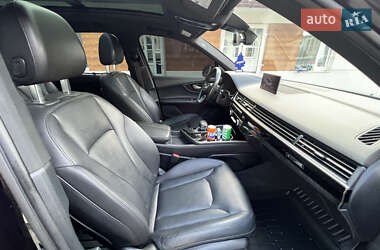 Позашляховик / Кросовер Audi Q7 2018 в 