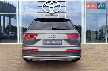 Позашляховик / Кросовер Audi Q7 2016 в 