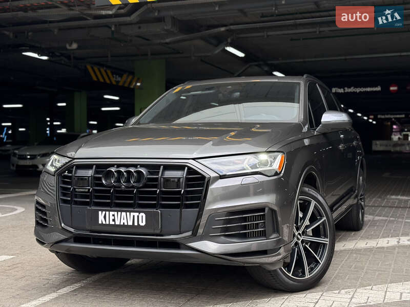 Внедорожник / Кроссовер Audi Q7 2020 в Киеве