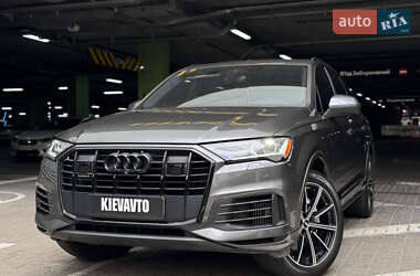 Позашляховик / Кросовер Audi Q7 2020 в 