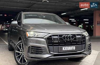 Позашляховик / Кросовер Audi Q7 2020 в 