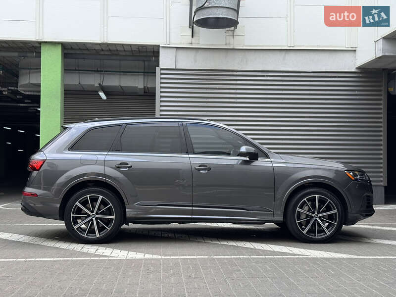 Внедорожник / Кроссовер Audi Q7 2020 в Киеве