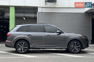 Позашляховик / Кросовер Audi Q7 2020 в 