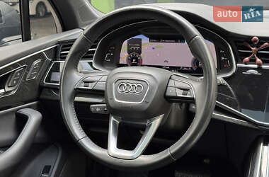Позашляховик / Кросовер Audi Q7 2020 в 
