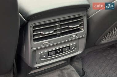 Позашляховик / Кросовер Audi Q7 2020 в 