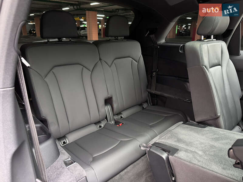 Внедорожник / Кроссовер Audi Q7 2020 в Киеве