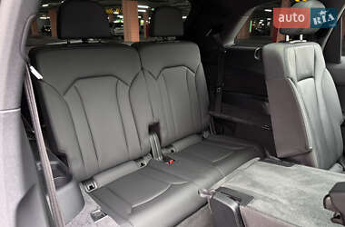 Позашляховик / Кросовер Audi Q7 2020 в 